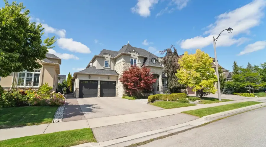 11 Louvre Circle, Brampton, Ontario, L6P 1W2, Canada, 4 Bedrooms Bedrooms, ,4 BathroomsBathrooms,Residential,For Sale,1943842