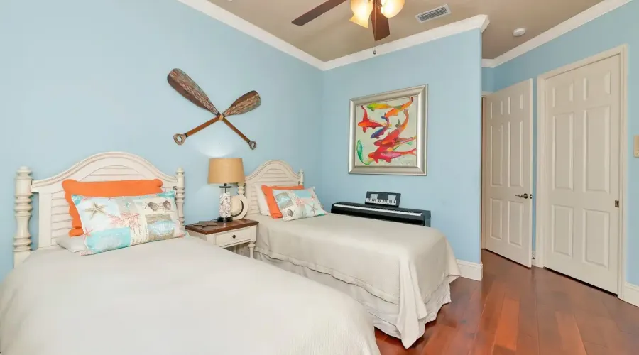 8305 Farington Court, Bradenton, Florida, 34202, United States, 4 Bedrooms Bedrooms, 12 Rooms Rooms,5 BathroomsBathrooms,Residential,For Sale,Farington,1945373