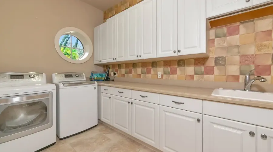 8305 Farington Court, Bradenton, Florida, 34202, United States, 4 Bedrooms Bedrooms, 12 Rooms Rooms,5 BathroomsBathrooms,Residential,For Sale,Farington,1945373