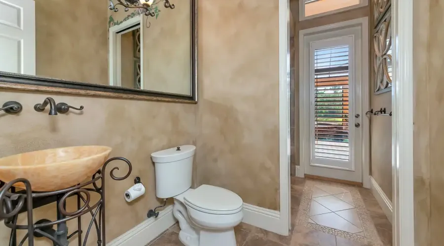 8305 Farington Court, Bradenton, Florida, 34202, United States, 4 Bedrooms Bedrooms, 12 Rooms Rooms,5 BathroomsBathrooms,Residential,For Sale,Farington,1945373