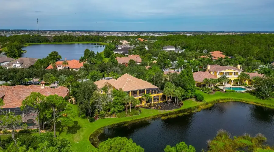 8305 Farington Court, Bradenton, Florida, 34202, United States, 4 Bedrooms Bedrooms, 12 Rooms Rooms,5 BathroomsBathrooms,Residential,For Sale,Farington,1945373