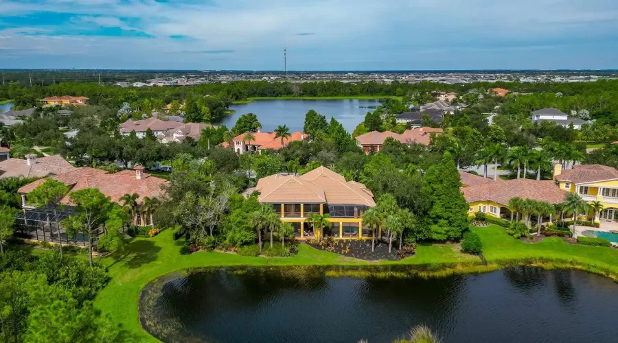 8305 Farington Court, Bradenton, Florida, 34202, United States, 4 Bedrooms Bedrooms, 12 Rooms Rooms,5 BathroomsBathrooms,Residential,For Sale,Farington,1945373