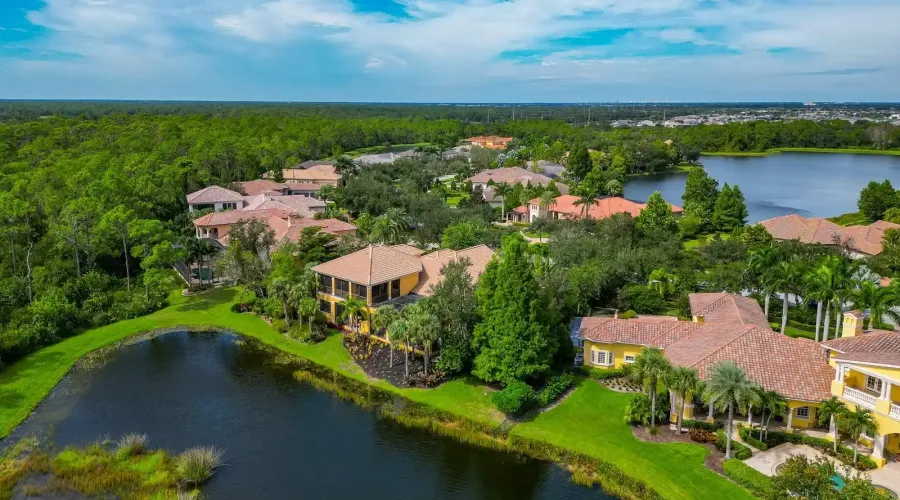 8305 Farington Court, Bradenton, Florida, 34202, United States, 4 Bedrooms Bedrooms, 12 Rooms Rooms,5 BathroomsBathrooms,Residential,For Sale,Farington,1945373