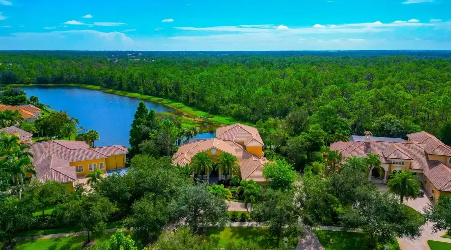 8305 Farington Court, Bradenton, Florida, 34202, United States, 4 Bedrooms Bedrooms, 12 Rooms Rooms,5 BathroomsBathrooms,Residential,For Sale,Farington,1945373