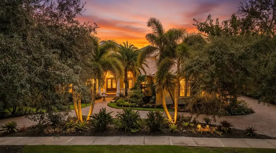 8305 Farington Court, Bradenton, Florida, 34202, United States, 4 Bedrooms Bedrooms, 12 Rooms Rooms,5 BathroomsBathrooms,Residential,For Sale,Farington,1945373