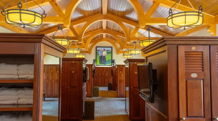 8305 Farington Court, Bradenton, Florida, 34202, United States, 4 Bedrooms Bedrooms, 12 Rooms Rooms,5 BathroomsBathrooms,Residential,For Sale,Farington,1945373