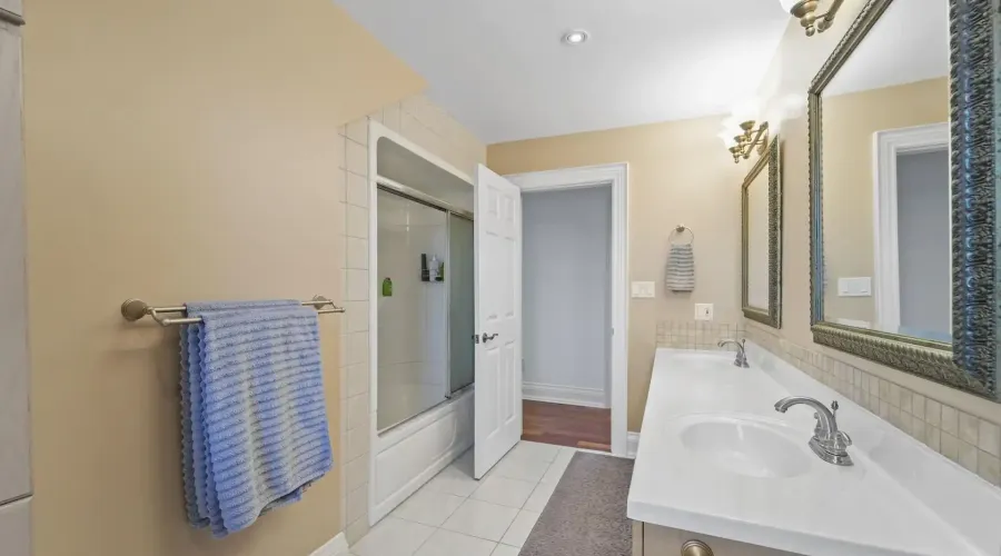 5431 Appleby Line, Burlington, Ontario, L7M 0P3, Canada, 4 Bedrooms Bedrooms, ,6 BathroomsBathrooms,Residential,For Sale,1946448
