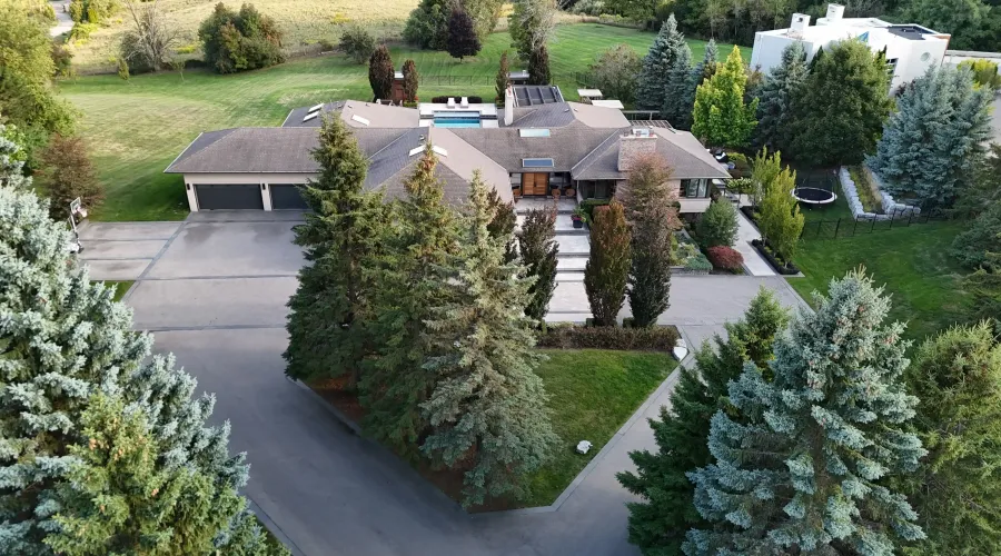 17 Dew Drop Crt, Vaughan, Ontario, L6A 1E9, Canada, 5 Bedrooms Bedrooms, 10 Rooms Rooms,6 BathroomsBathrooms,Residential,For Sale,Dew Drop,1952509