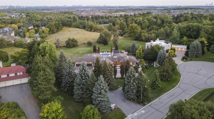 17 Dew Drop Crt, Vaughan, Ontario, L6A 1E9, Canada, 5 Bedrooms Bedrooms, 10 Rooms Rooms,6 BathroomsBathrooms,Residential,For Sale,Dew Drop,1952509