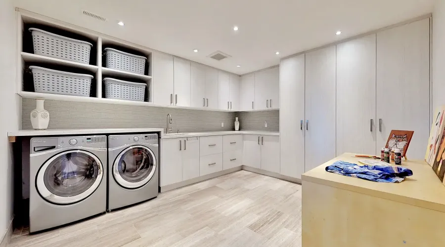 17 Dew Drop Crt, Vaughan, Ontario, L6A 1E9, Canada, 5 Bedrooms Bedrooms, 10 Rooms Rooms,6 BathroomsBathrooms,Residential,For Sale,Dew Drop,1952509