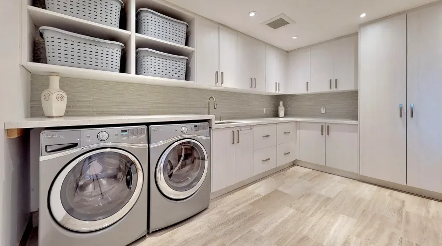 17 Dew Drop Crt, Vaughan, Ontario, L6A 1E9, Canada, 5 Bedrooms Bedrooms, 10 Rooms Rooms,6 BathroomsBathrooms,Residential,For Sale,Dew Drop,1952509