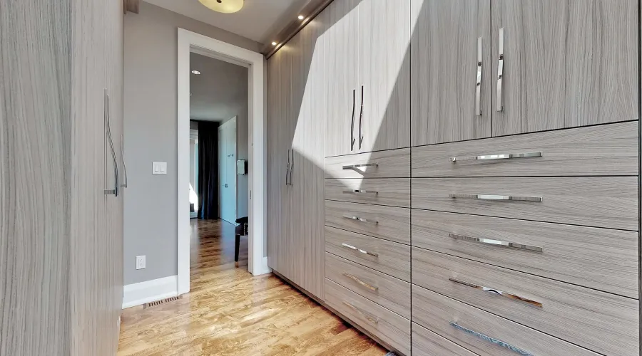 17 Dew Drop Crt, Vaughan, Ontario, L6A 1E9, Canada, 5 Bedrooms Bedrooms, 10 Rooms Rooms,6 BathroomsBathrooms,Residential,For Sale,Dew Drop,1952509