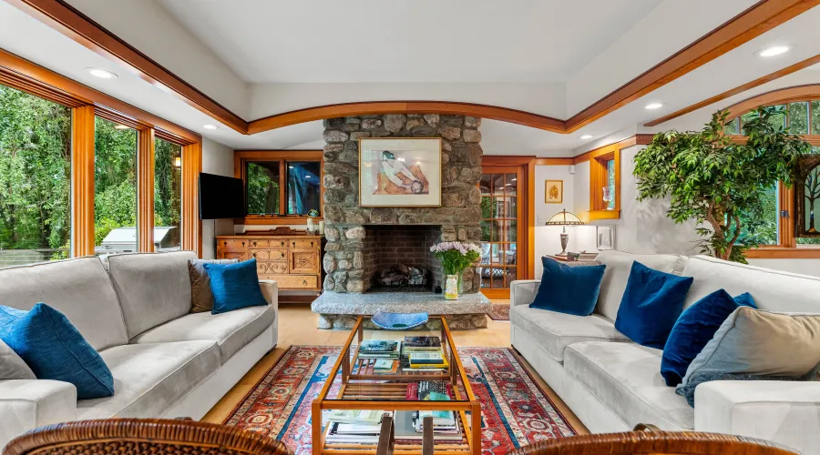 11 Oakwood Knoll, Ipswich, Massachusetts, 01938, United States, 4 Bedrooms Bedrooms, 8 Rooms Rooms,5 BathroomsBathrooms,Residential,For Sale,The Light House ,Oakwood ,1953033