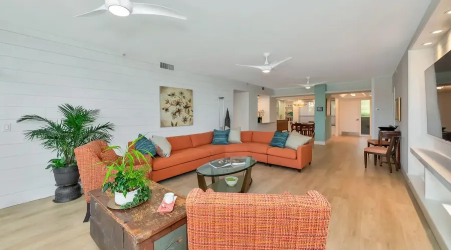 1255 N Gulfstream Ave, Sarasota, Florida, 34326, United States, 2 Bedrooms Bedrooms, 5 Rooms Rooms,2 BathroomsBathrooms,Condo,For Sale,Bay Plaza,Gulfstream,2,1953286