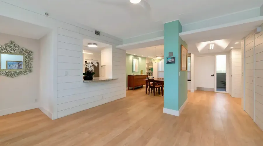 1255 N Gulfstream Ave, Sarasota, Florida, 34326, United States, 2 Bedrooms Bedrooms, 5 Rooms Rooms,2 BathroomsBathrooms,Condo,For Sale,Bay Plaza,Gulfstream,2,1953286