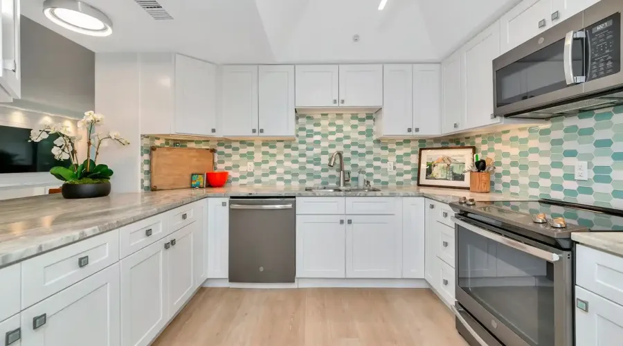 1255 N Gulfstream Ave, Sarasota, Florida, 34326, United States, 2 Bedrooms Bedrooms, 5 Rooms Rooms,2 BathroomsBathrooms,Condo,For Sale,Bay Plaza,Gulfstream,2,1953286