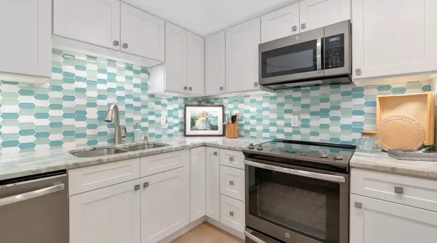 1255 N Gulfstream Ave, Sarasota, Florida, 34326, United States, 2 Bedrooms Bedrooms, 5 Rooms Rooms,2 BathroomsBathrooms,Condo,For Sale,Bay Plaza,Gulfstream,2,1953286