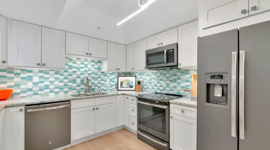 1255 N Gulfstream Ave, Sarasota, Florida, 34326, United States, 2 Bedrooms Bedrooms, 5 Rooms Rooms,2 BathroomsBathrooms,Condo,For Sale,Bay Plaza,Gulfstream,2,1953286