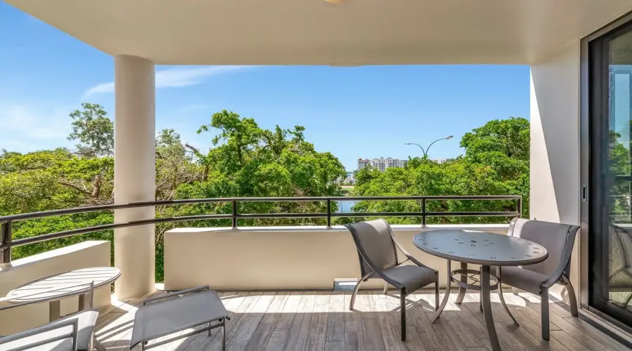 1255 N Gulfstream Ave, Sarasota, Florida, 34326, United States, 2 Bedrooms Bedrooms, 5 Rooms Rooms,2 BathroomsBathrooms,Condo,For Sale,Bay Plaza,Gulfstream,2,1953286