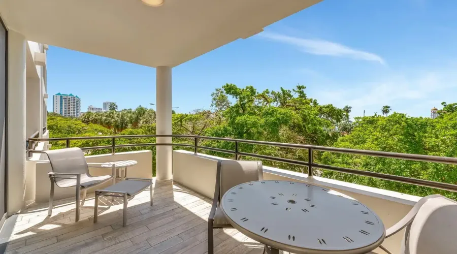 1255 N Gulfstream Ave, Sarasota, Florida, 34326, United States, 2 Bedrooms Bedrooms, 5 Rooms Rooms,2 BathroomsBathrooms,Condo,For Sale,Bay Plaza,Gulfstream,2,1953286