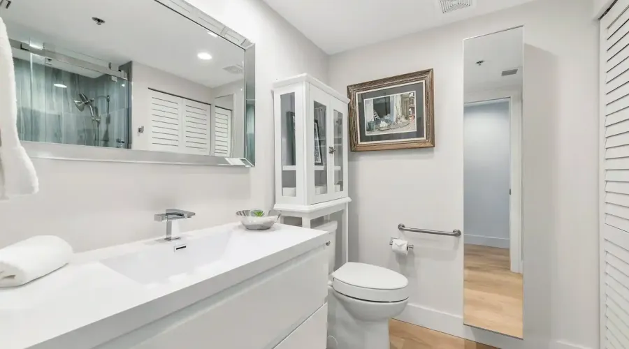 1255 N Gulfstream Ave, Sarasota, Florida, 34326, United States, 2 Bedrooms Bedrooms, 5 Rooms Rooms,2 BathroomsBathrooms,Condo,For Sale,Bay Plaza,Gulfstream,2,1953286