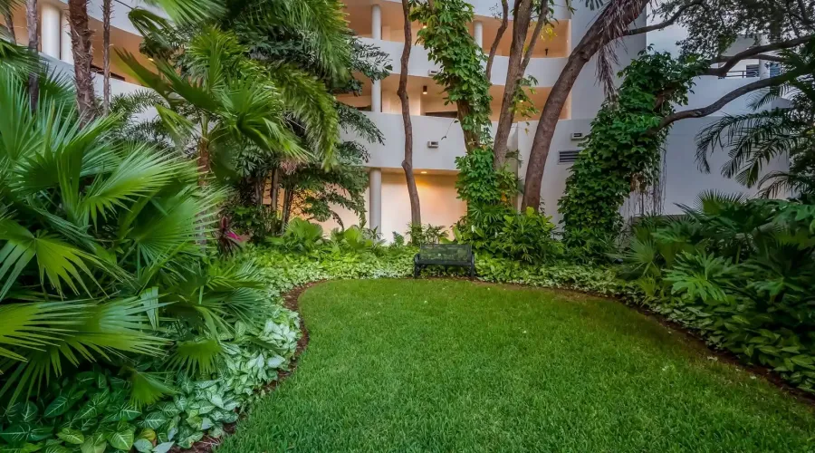 1255 N Gulfstream Ave, Sarasota, Florida, 34326, United States, 2 Bedrooms Bedrooms, 5 Rooms Rooms,2 BathroomsBathrooms,Condo,For Sale,Bay Plaza,Gulfstream,2,1953286