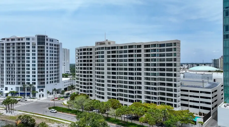 1255 N Gulfstream Ave, Sarasota, Florida, 34326, United States, 2 Bedrooms Bedrooms, 5 Rooms Rooms,2 BathroomsBathrooms,Condo,For Sale,Bay Plaza,Gulfstream,2,1953286
