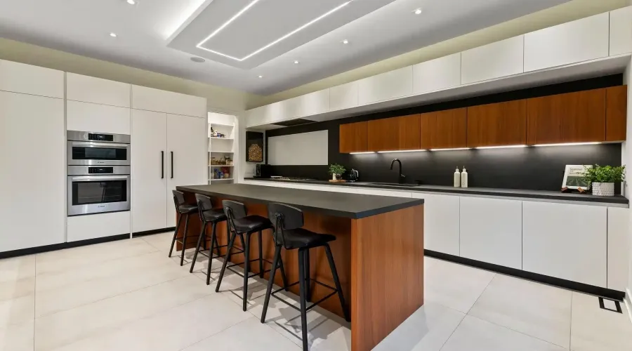 2075 Shawanaga Trail, Mississauga, Ontario, L5H 3Z3, Canada, 4 Bedrooms Bedrooms, ,6 BathroomsBathrooms,Residential,For Sale,1954444