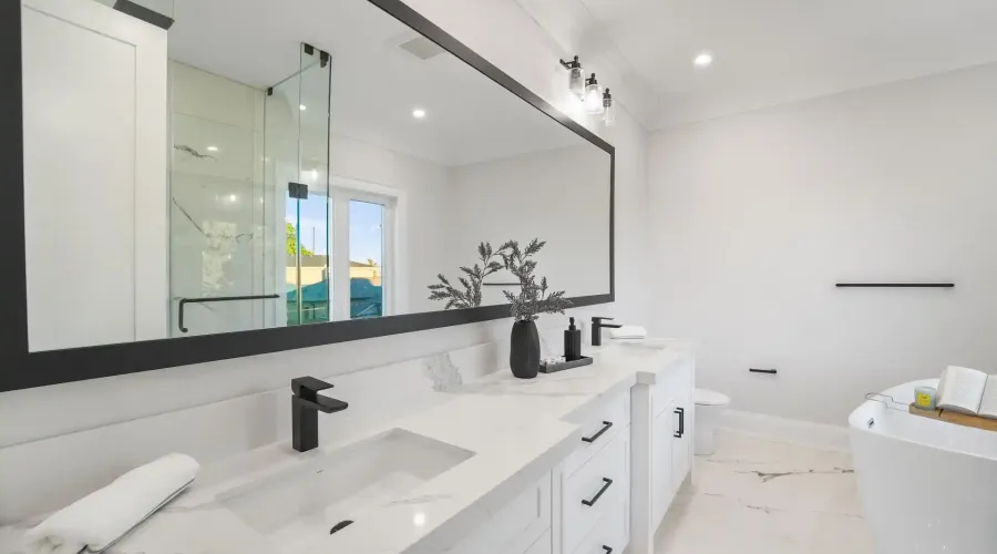 303 Delta Street, Toronto, Ontario, M8W 4G1, Canada, 4 Bedrooms Bedrooms, ,5 BathroomsBathrooms,Residential,For Sale,1964305