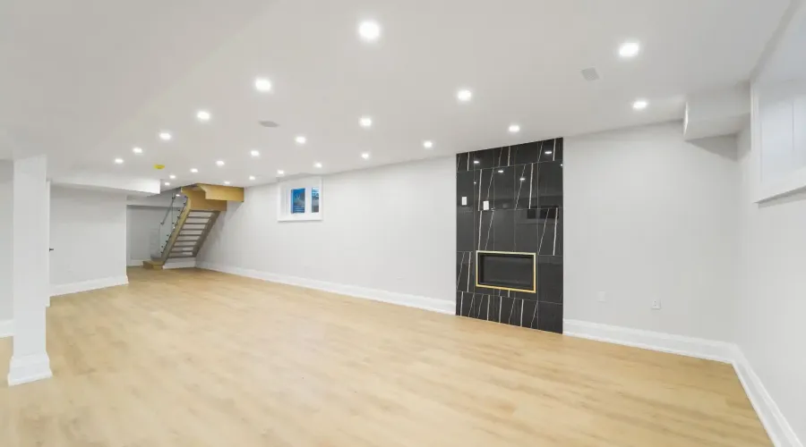 303 Delta Street, Toronto, Ontario, M8W 4G1, Canada, 4 Bedrooms Bedrooms, ,5 BathroomsBathrooms,Residential,For Sale,1964305