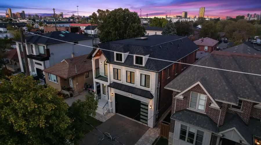 303 Delta Street, Toronto, Ontario, M8W 4G1, Canada, 4 Bedrooms Bedrooms, ,5 BathroomsBathrooms,Residential,For Sale,1964305