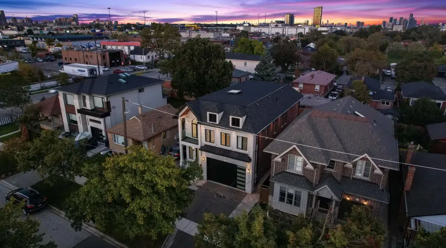 303 Delta Street, Toronto, Ontario, M8W 4G1, Canada, 4 Bedrooms Bedrooms, ,5 BathroomsBathrooms,Residential,For Sale,1964305