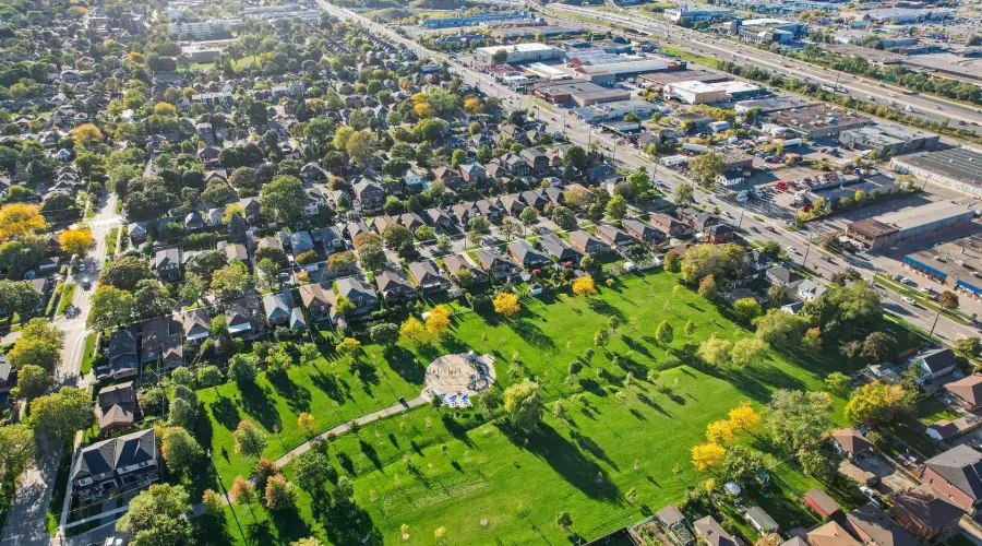 303 Delta Street, Toronto, Ontario, M8W 4G1, Canada, 4 Bedrooms Bedrooms, ,5 BathroomsBathrooms,Residential,For Sale,1964305