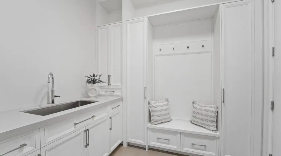 371 Willis Drive, Oakville, Ontario, L6L 4T9, Canada, 4 Bedrooms Bedrooms, ,7 BathroomsBathrooms,Residential,For Sale,1966030