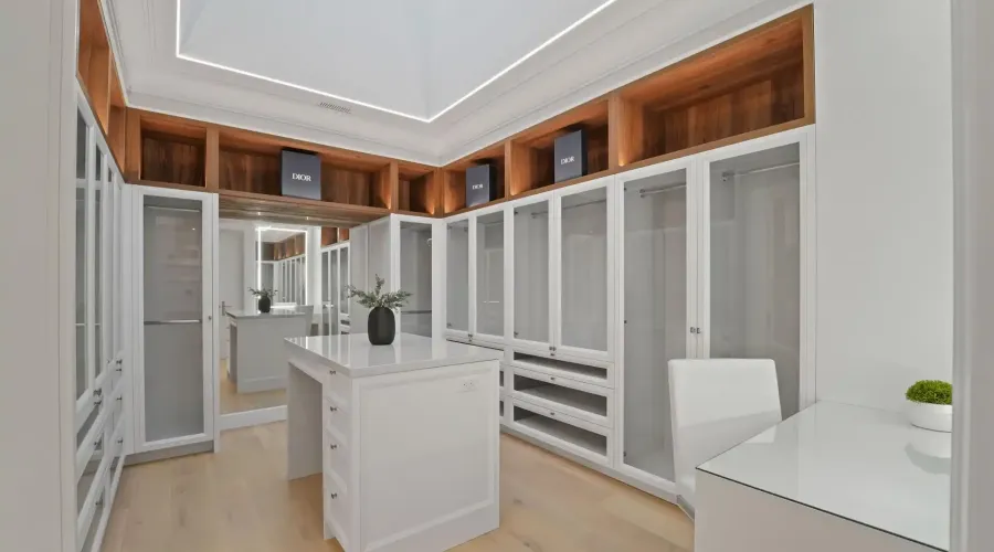 371 Willis Drive, Oakville, Ontario, L6L 4T9, Canada, 4 Bedrooms Bedrooms, ,7 BathroomsBathrooms,Residential,For Sale,1966030