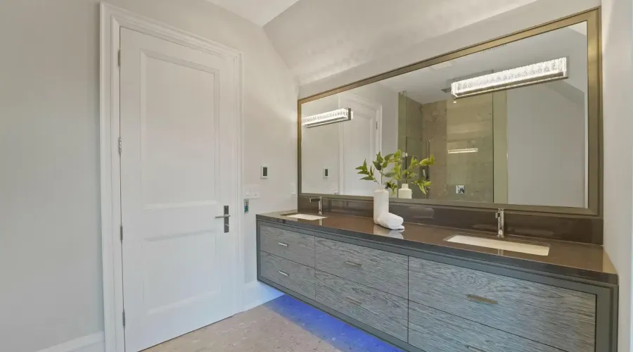 371 Willis Drive, Oakville, Ontario, L6L 4T9, Canada, 4 Bedrooms Bedrooms, ,7 BathroomsBathrooms,Residential,For Sale,1966030