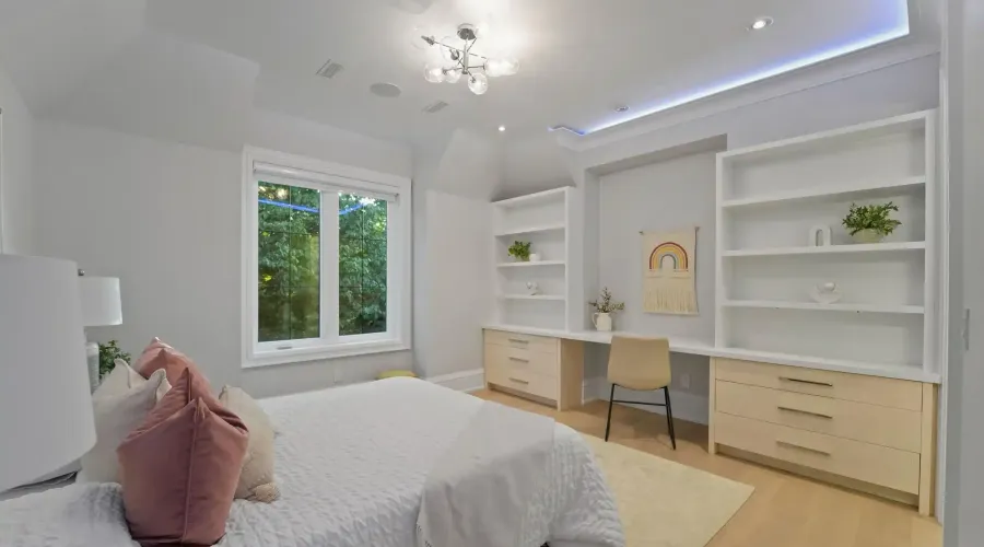 371 Willis Drive, Oakville, Ontario, L6L 4T9, Canada, 4 Bedrooms Bedrooms, ,7 BathroomsBathrooms,Residential,For Sale,1966030