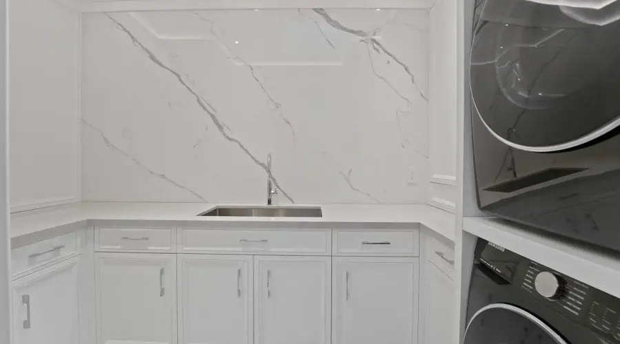 371 Willis Drive, Oakville, Ontario, L6L 4T9, Canada, 4 Bedrooms Bedrooms, ,7 BathroomsBathrooms,Residential,For Sale,1966030