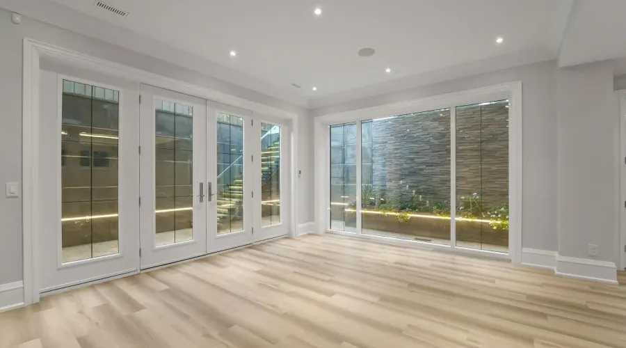 371 Willis Drive, Oakville, Ontario, L6L 4T9, Canada, 4 Bedrooms Bedrooms, ,7 BathroomsBathrooms,Residential,For Sale,1966030