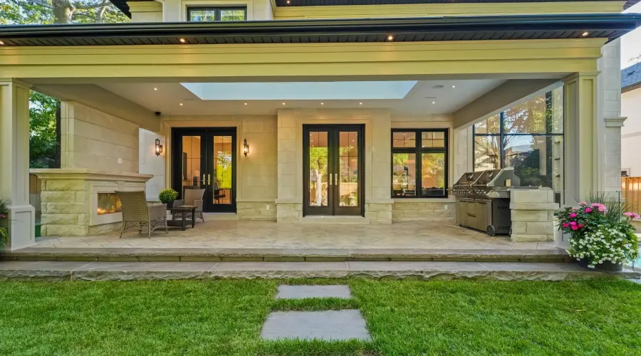 371 Willis Drive, Oakville, Ontario, L6L 4T9, Canada, 4 Bedrooms Bedrooms, ,7 BathroomsBathrooms,Residential,For Sale,1966030