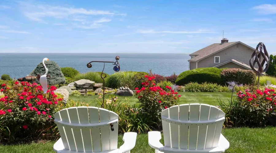 13 Phillips Avenue, Rockport, Massachusetts, 01966, United States, 4 Bedrooms Bedrooms, 10 Rooms Rooms,3 BathroomsBathrooms,Residential,For Sale,Phillips,1967112