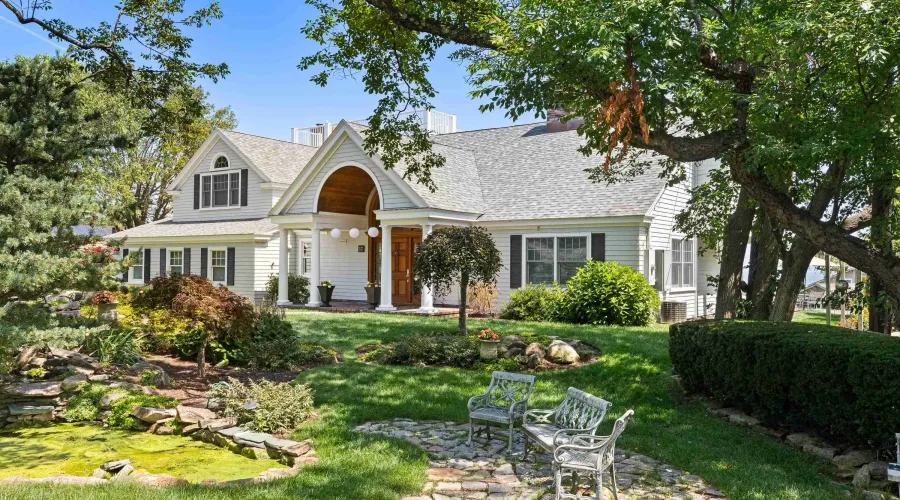 13 Phillips Avenue, Rockport, Massachusetts, 01966, United States, 4 Bedrooms Bedrooms, 10 Rooms Rooms,3 BathroomsBathrooms,Residential,For Sale,Phillips,1967112