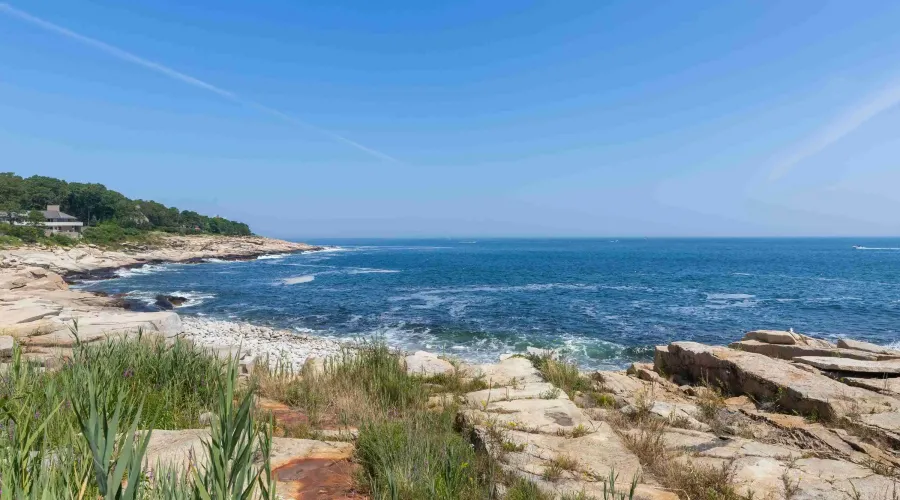 13 Phillips Avenue, Rockport, Massachusetts, 01966, United States, 4 Bedrooms Bedrooms, 10 Rooms Rooms,3 BathroomsBathrooms,Residential,For Sale,Phillips,1967112