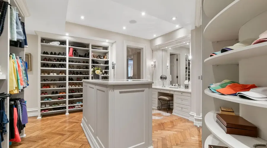 1343 Blythe Road, Mississauga, Ontario, L5H 2C2, Canada, 5 Bedrooms Bedrooms, ,10 BathroomsBathrooms,Residential,For Sale,1984533