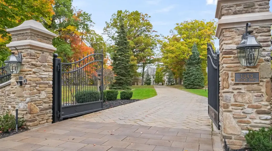 1343 Blythe Road, Mississauga, Ontario, L5H 2C2, Canada, 5 Bedrooms Bedrooms, ,10 BathroomsBathrooms,Residential,For Sale,1984533