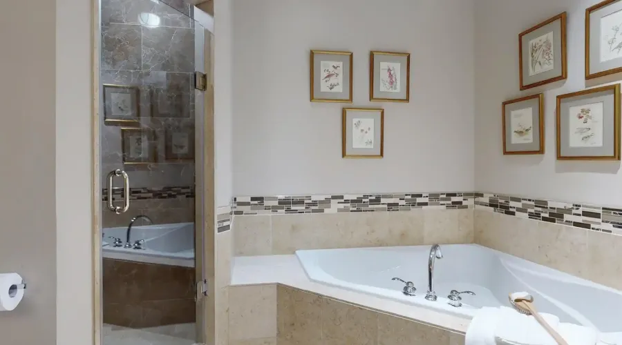 37 Tucker Crt, Aurora, Ontario, Canada, 3 Bedrooms Bedrooms, 8 Rooms Rooms,5 BathroomsBathrooms,Townhouse,For Sale,Tucker,1986923