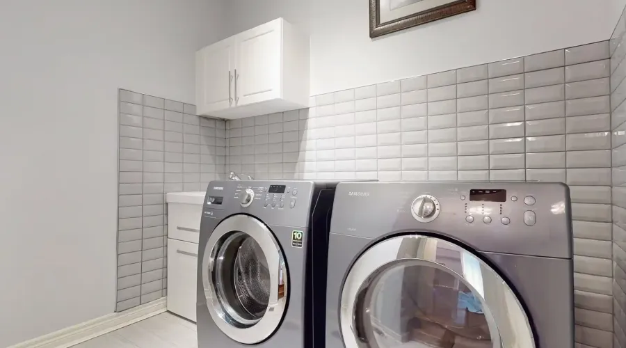 37 Tucker Crt, Aurora, Ontario, Canada, 3 Bedrooms Bedrooms, 8 Rooms Rooms,5 BathroomsBathrooms,Townhouse,For Sale,Tucker,1986923