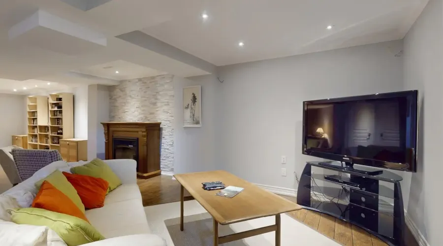 37 Tucker Crt, Aurora, Ontario, Canada, 3 Bedrooms Bedrooms, 8 Rooms Rooms,5 BathroomsBathrooms,Townhouse,For Sale,Tucker,1986923