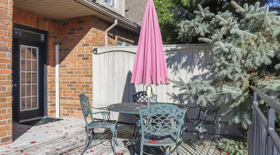 37 Tucker Crt, Aurora, Ontario, Canada, 3 Bedrooms Bedrooms, 8 Rooms Rooms,5 BathroomsBathrooms,Townhouse,For Sale,Tucker,1986923