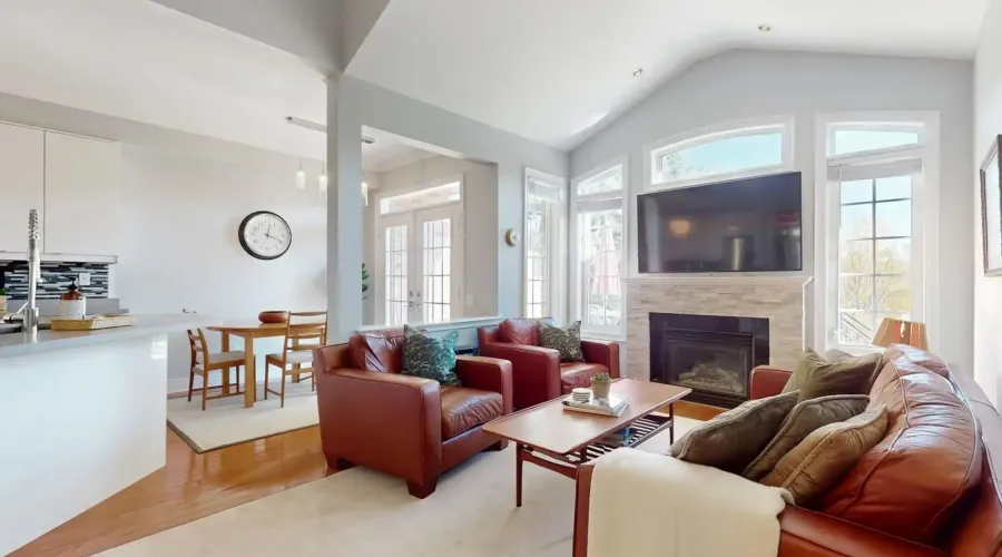 37 Tucker Crt, Aurora, Ontario, Canada, 3 Bedrooms Bedrooms, 8 Rooms Rooms,5 BathroomsBathrooms,Townhouse,For Sale,Tucker,1986923